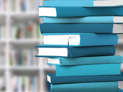 Teaserbild B%C3%BCcher Hell Blau 698x524px