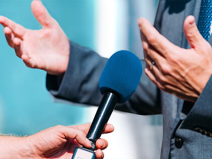 Teaserbild Interview4 Blau 698x524px