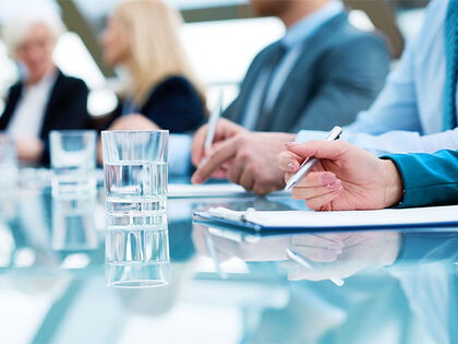 Teaserbild Konferenz Hell Blau 698x524px