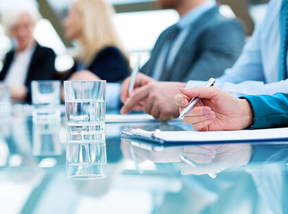 Teaserbild Konferenz Hell Blau 698x524px