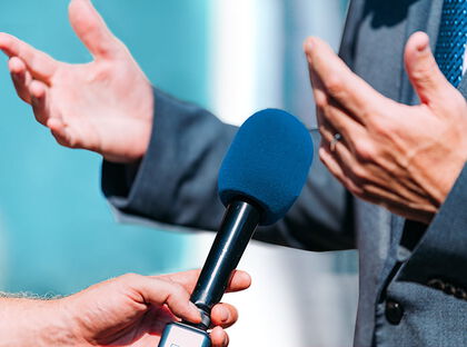 Teaserbild Interview4 Blau 698x524px